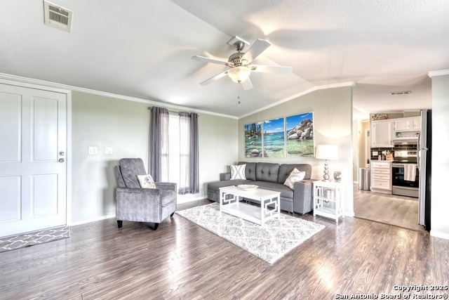 Image 4 of 43 For 805 Lakeview Loop