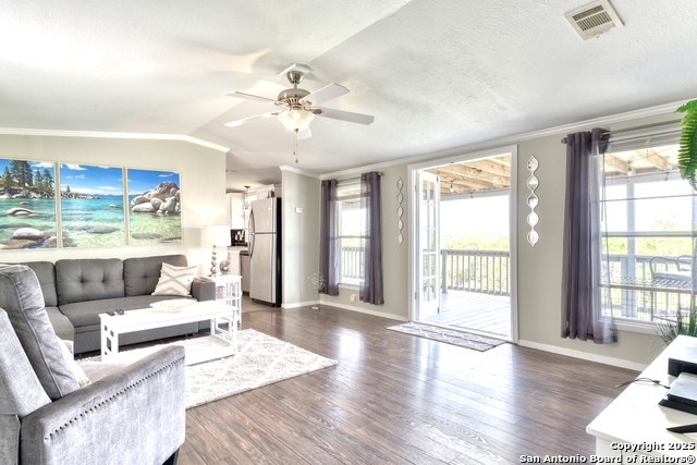 Image 5 of 43 For 805 Lakeview Loop