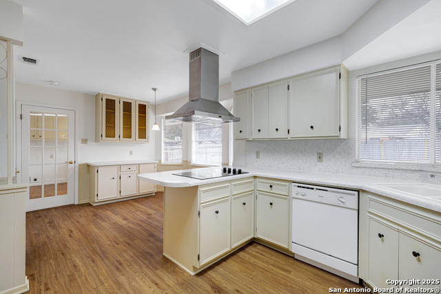 Image 9 of 28 For 621 Sunhaven Dr