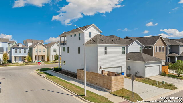 Image 15 of 16 For 895 N Academy