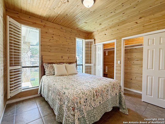 Listing photo id 11 for 2004 Athens  