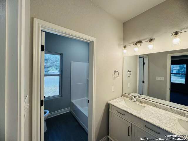 Listing photo id 12 for 102 Lemonwood Ave