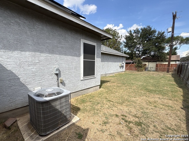 Listing photo id 14 for 102 Lemonwood Ave