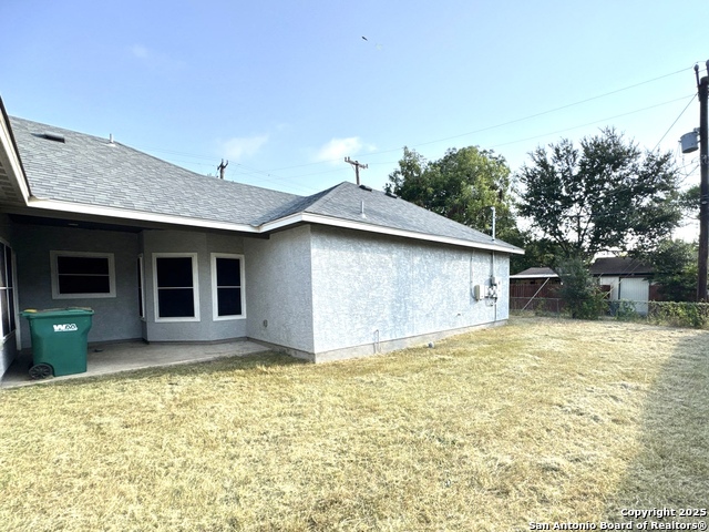 Listing photo id 15 for 102 Lemonwood Ave