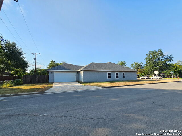 Listing photo id 1 for 102 Lemonwood Ave