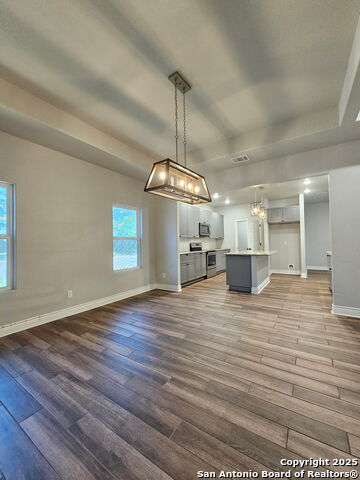 Listing photo id 3 for 102 Lemonwood Ave