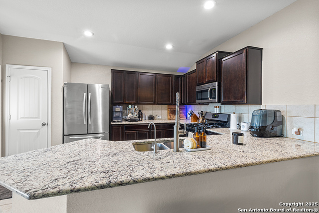 Listing photo id 8 for 139 Kildeer Creek