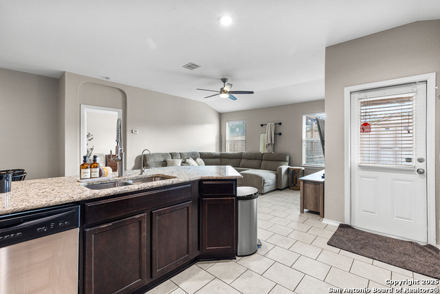 Listing photo id 9 for 139 Kildeer Creek