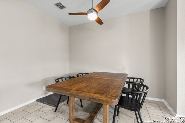 Listing photo id 13 for 139 Kildeer Creek