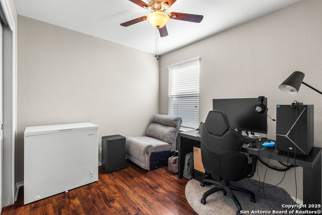 Listing photo id 4 for 139 Kildeer Creek