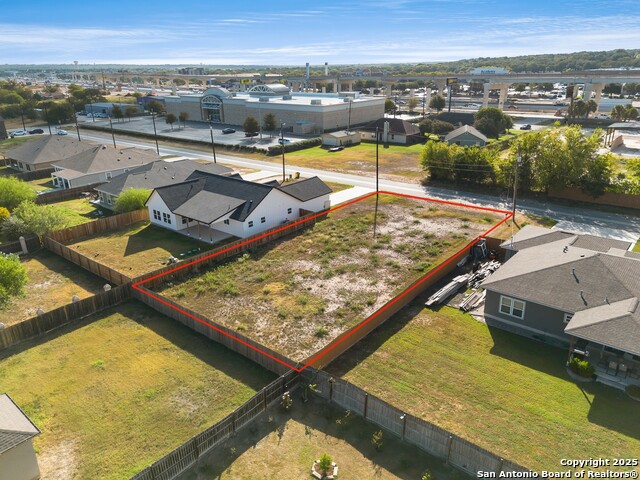 Listing photo id 4 for 766 Utopia Blvd