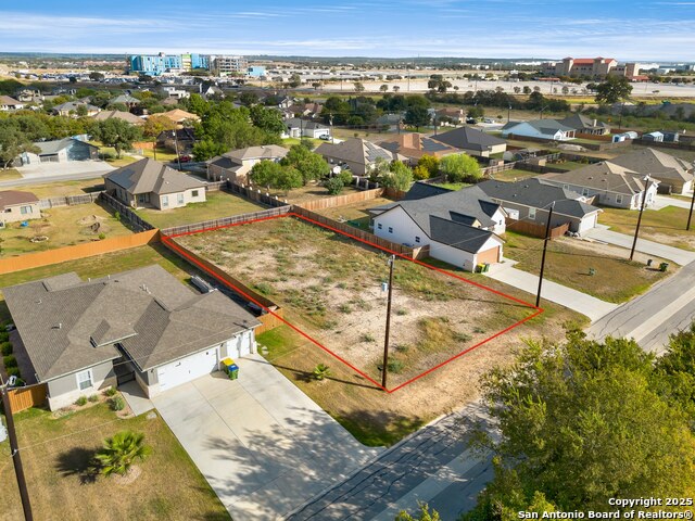 Listing photo id 5 for 766 Utopia Blvd