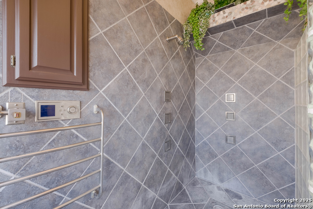 Image 18 of 25 For 610 Lightstone