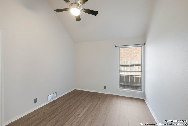 Image 19 of 25 For 610 Lightstone