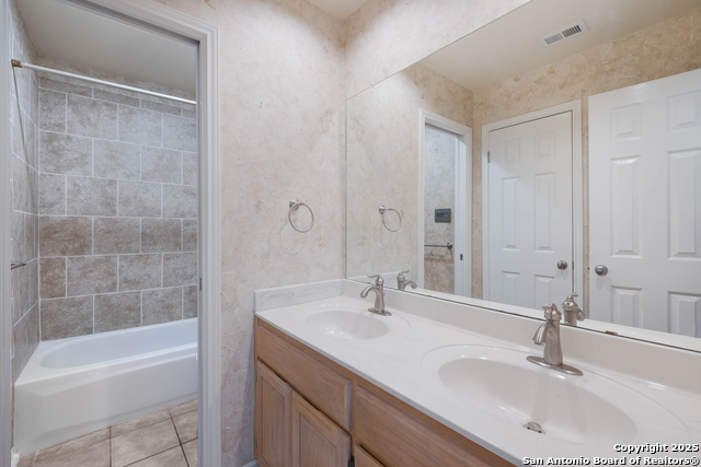 Image 20 of 25 For 610 Lightstone