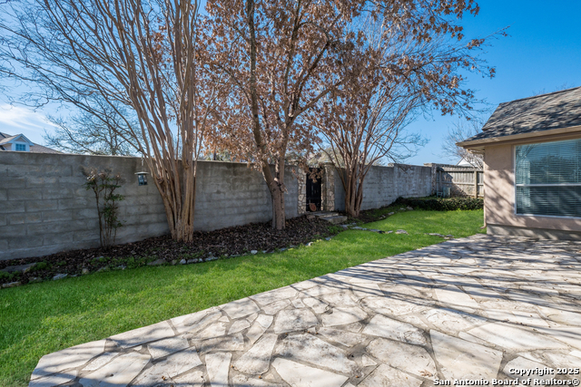 Image 22 of 25 For 610 Lightstone