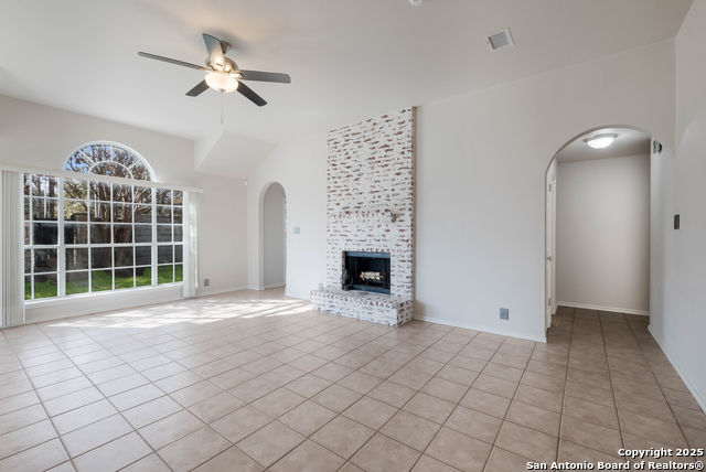 Image 5 of 25 For 610 Lightstone