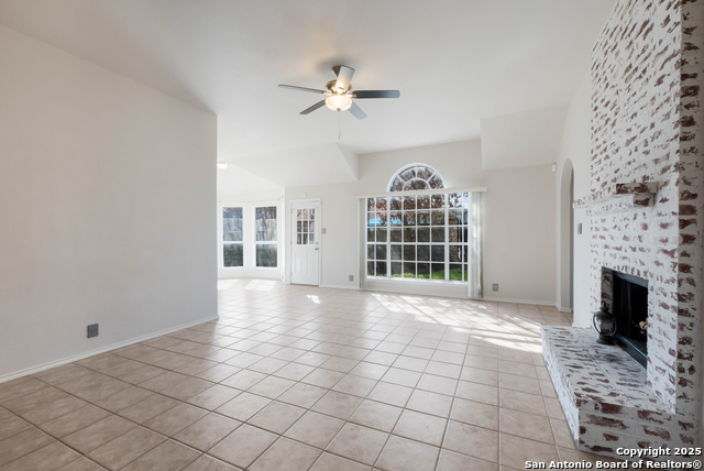 Image 7 of 25 For 610 Lightstone