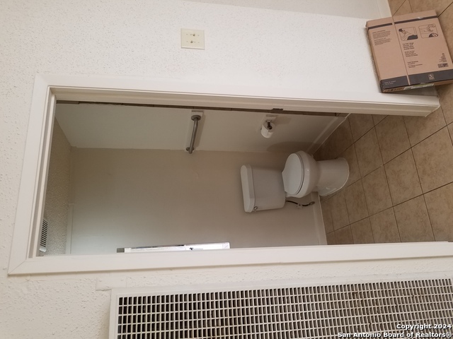 Image 16 of 19 For 600 Monticello Ct 3