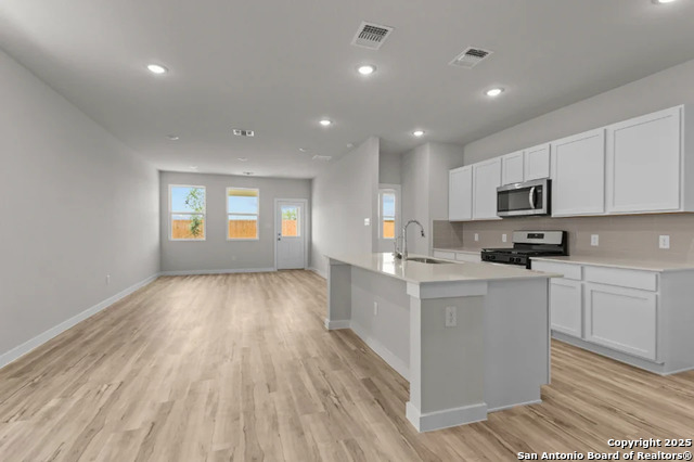 Listing photo id 3 for 10739 Fairchild Way