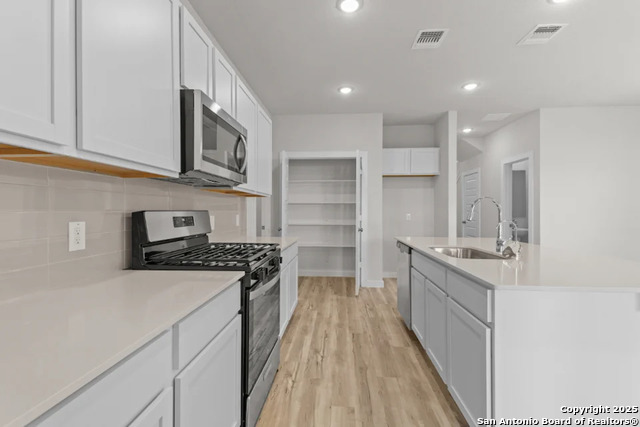 Listing photo id 4 for 10739 Fairchild Way