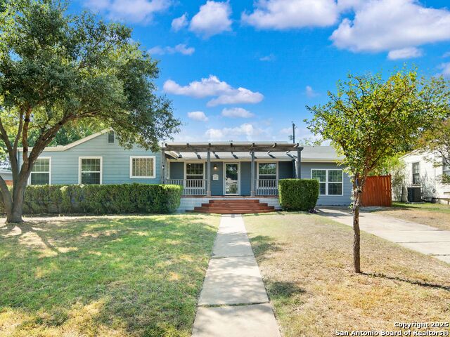 Image 2 of 40 For 338 Brees Blvd