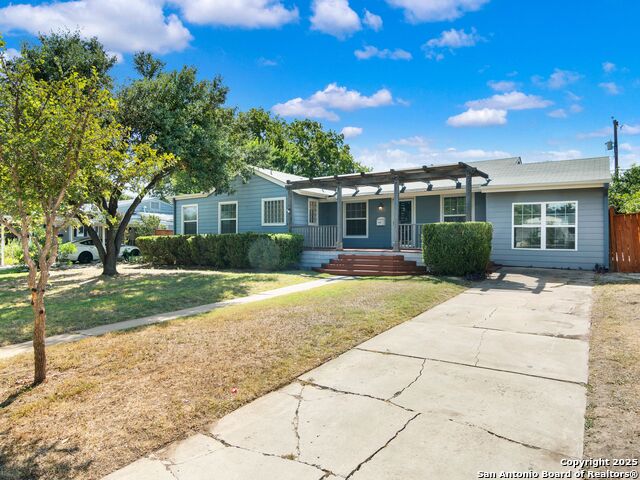 Image 3 of 40 For 338 Brees Blvd