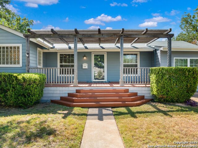 Image 4 of 40 For 338 Brees Blvd