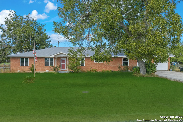 Details for 106 County Road 6611, Devine, TX 78016