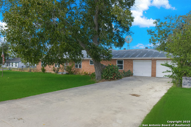 Image 2 of 48 For 106 County Road 6611