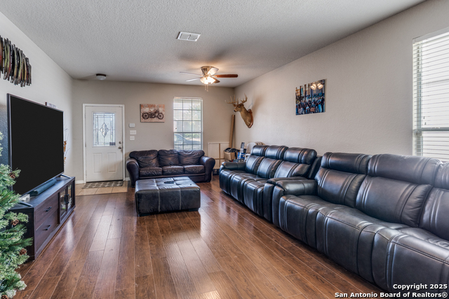 Image 7 of 21 For 4011 Ashleaf Pecan