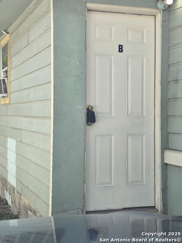 Image 2 of 13 For 1718 Commercial  B