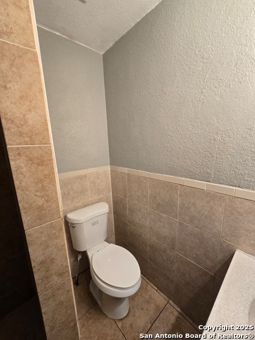 Image 8 of 13 For 1718 Commercial  B