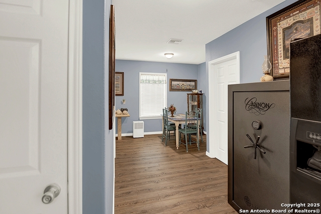 Image 10 of 41 For 201 Ridge Harbor Dr