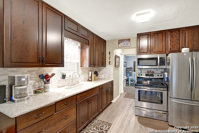 Image 15 of 41 For 201 Ridge Harbor Dr