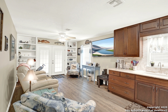 Image 17 of 41 For 201 Ridge Harbor Dr