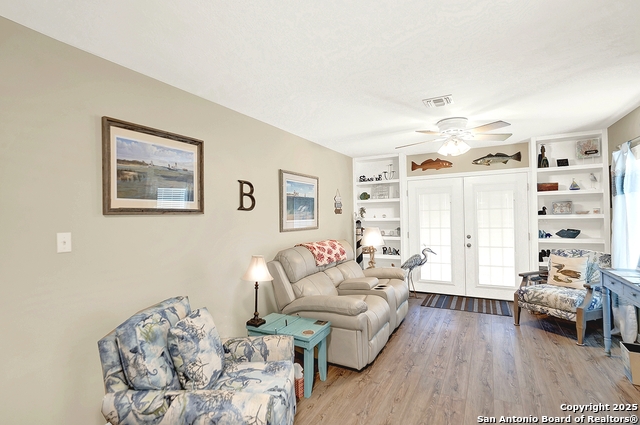 Image 18 of 41 For 201 Ridge Harbor Dr