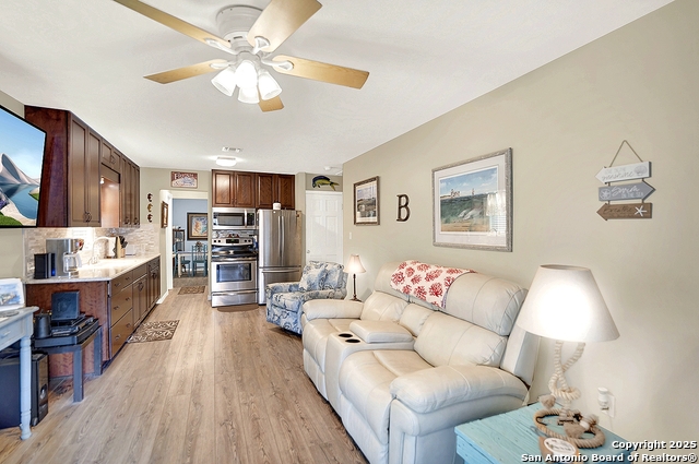 Image 19 of 41 For 201 Ridge Harbor Dr