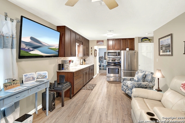 Image 20 of 41 For 201 Ridge Harbor Dr
