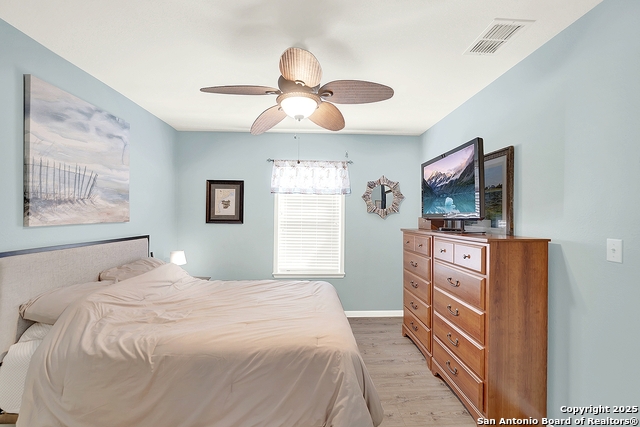 Image 22 of 41 For 201 Ridge Harbor Dr