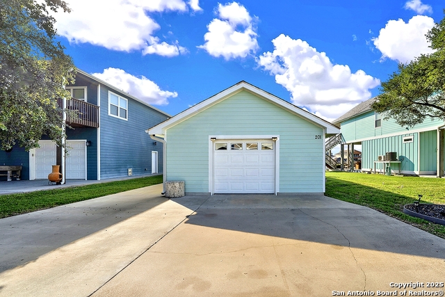 Image 6 of 41 For 201 Ridge Harbor Dr