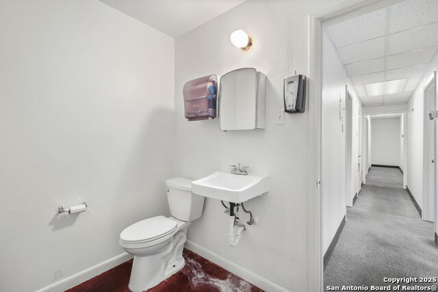 Image 17 of 35 For 8402 Speedway Dr