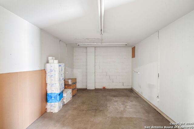 Image 19 of 35 For 8402 Speedway Dr