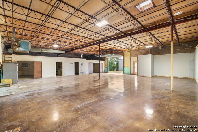 Image 21 of 35 For 8402 Speedway Dr