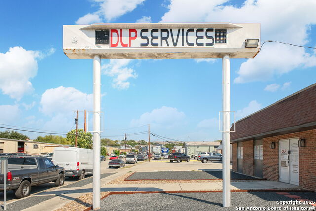 Image 5 of 35 For 8402 Speedway Dr