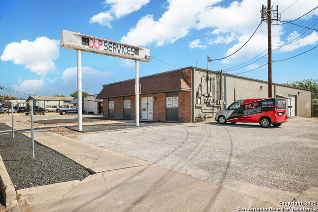 Image 6 of 35 For 8402 Speedway Dr