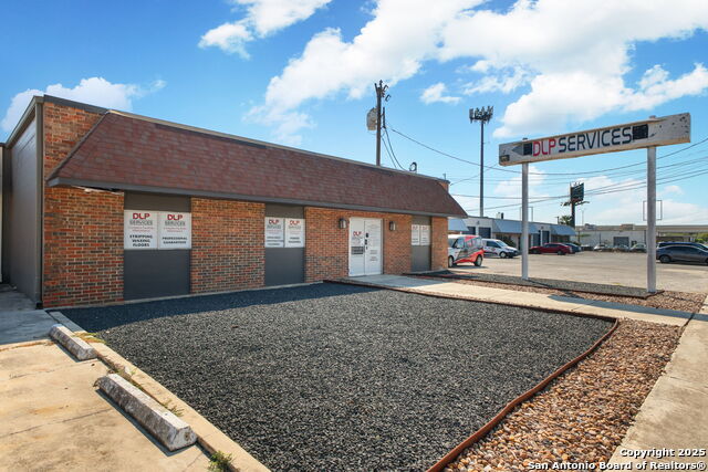 Image 7 of 35 For 8402 Speedway Dr