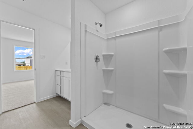 Listing photo id 9 for 720 Horsetail Ln