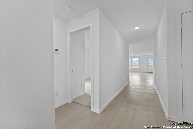 Listing photo id 11 for 720 Horsetail Ln