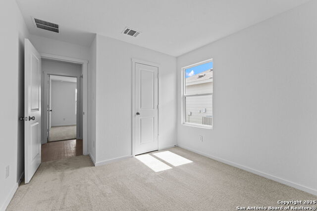 Listing photo id 13 for 720 Horsetail Ln